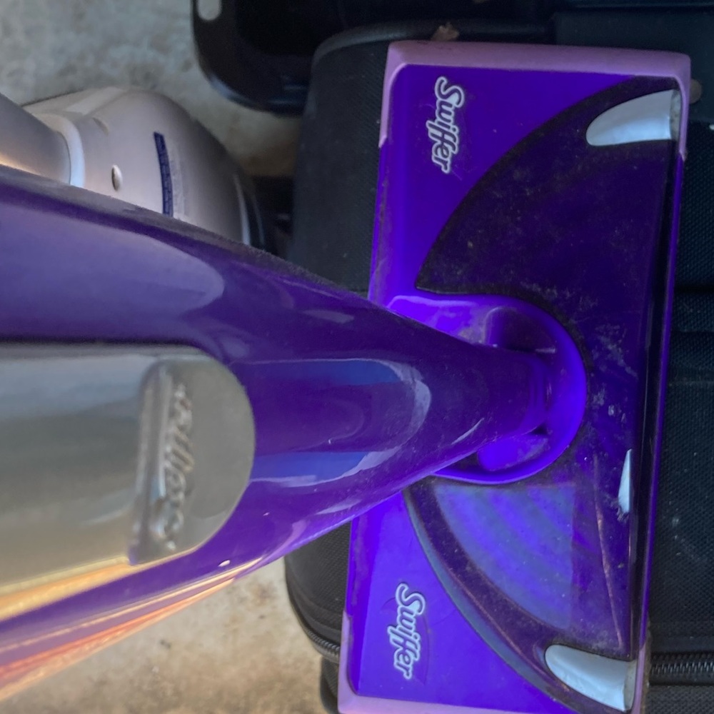 Swiffer wet jet spray button